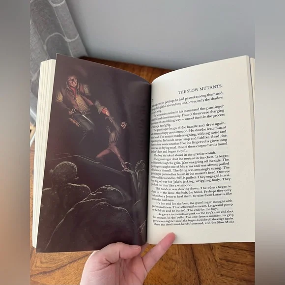 The Dark Tower: (1988) The Gunslinger by Stephen King - Picture 7 of 7